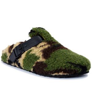 Time and Tru Women's Buckled Camouflage Sherpa Casual Clog Slippers Size 6